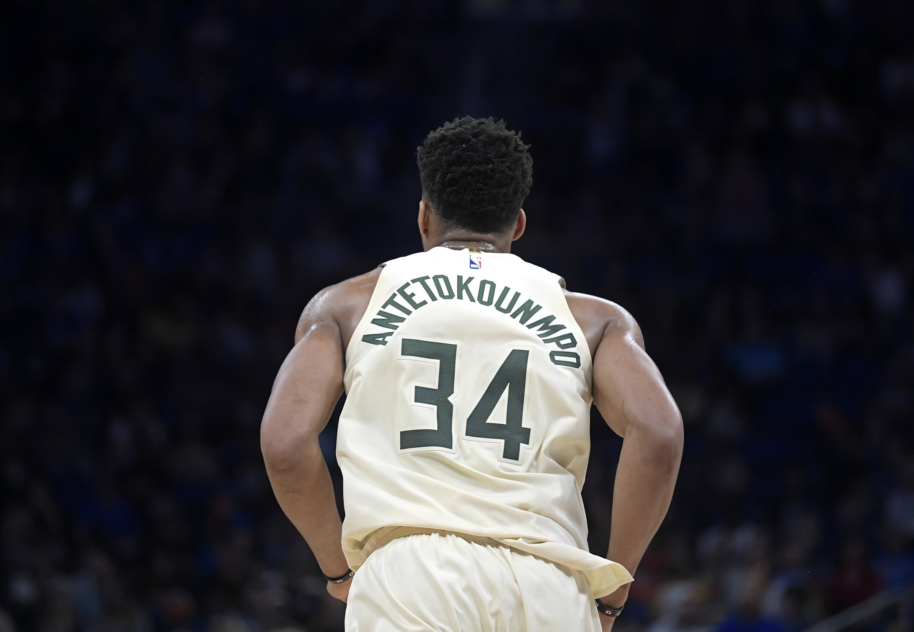 转折点密尔沃基雄鹿调整名单；欧冠转会期攻防权衡；赛场秩序良好；年轻球员得到机会的简单介绍-九游体育官网